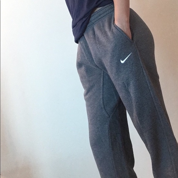 Nike Pants - Light grey Nike sweats with pockets